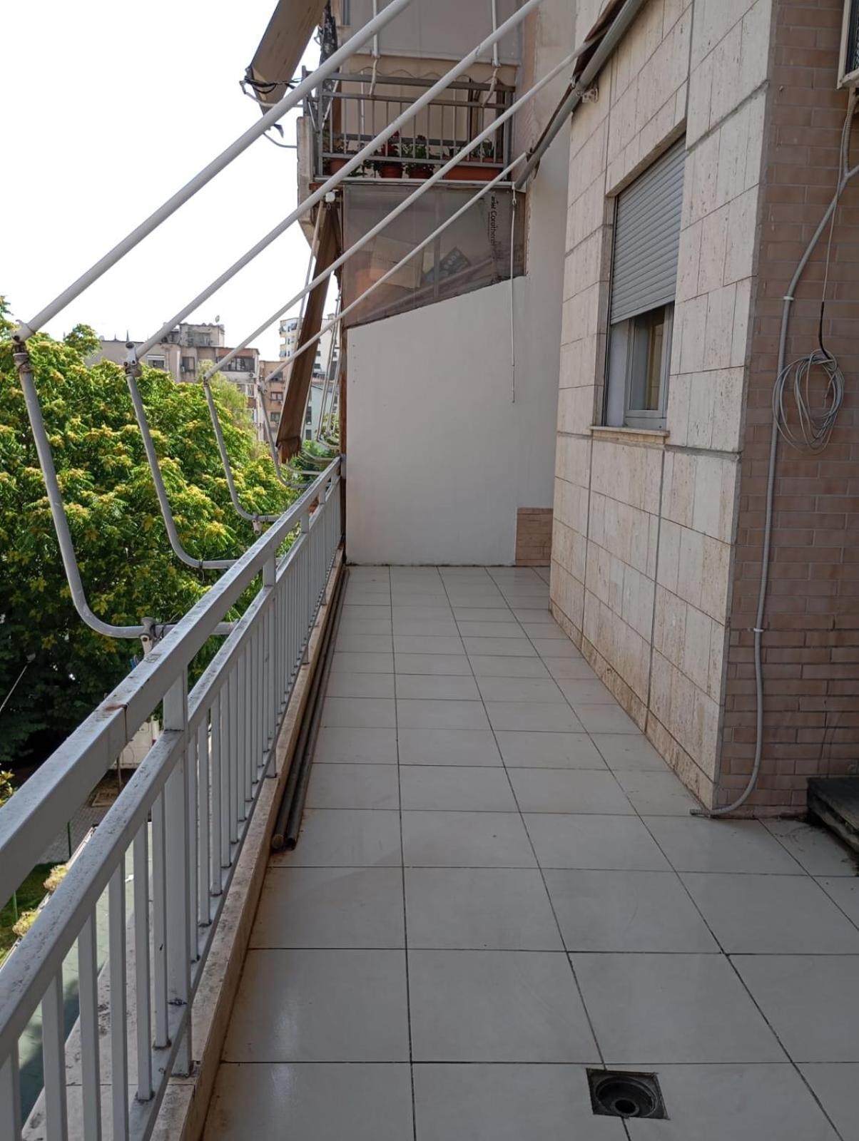 Royal 3 Hostel Тирана Экстерьер фото