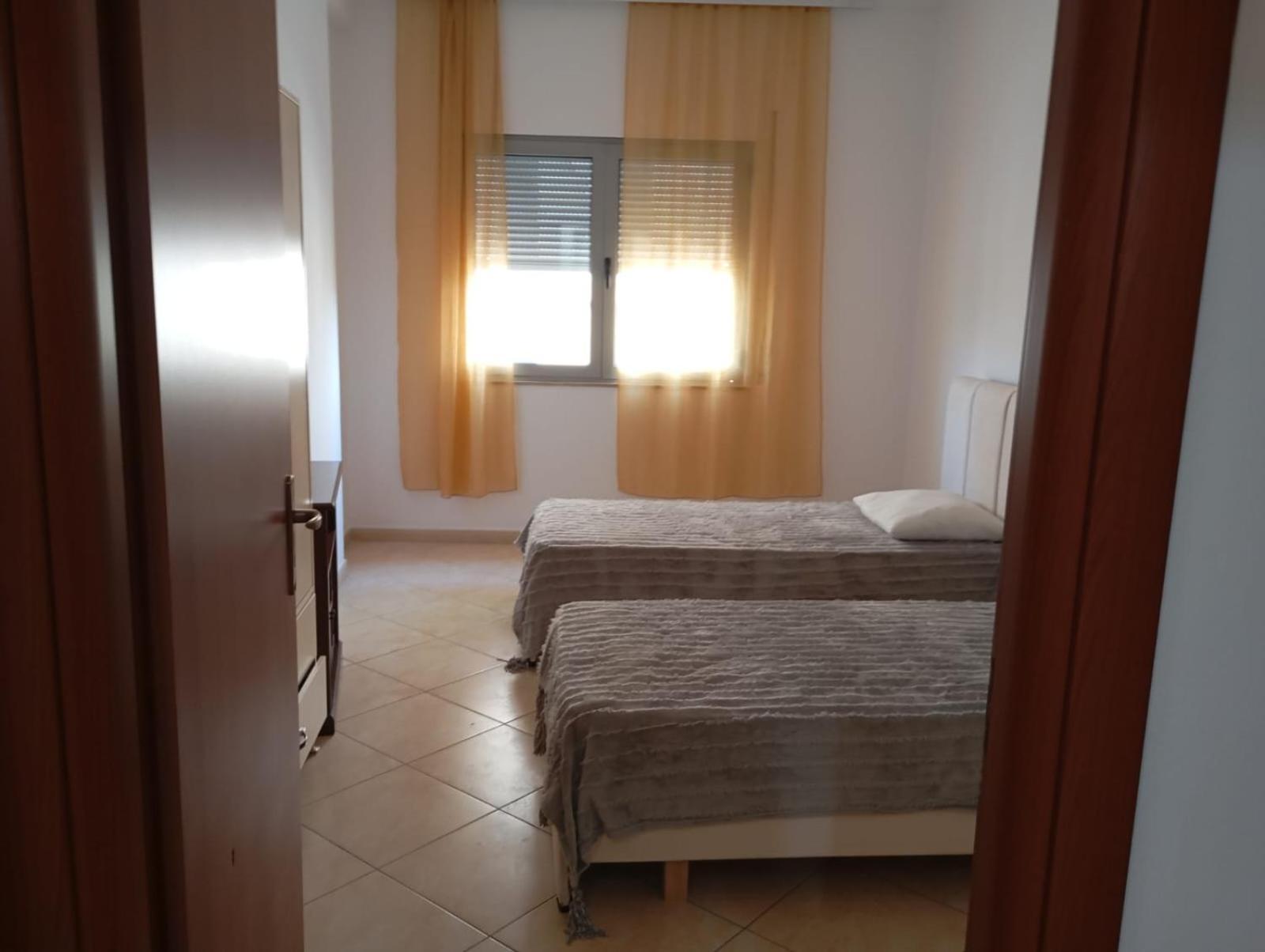 Royal 3 Hostel Тирана Экстерьер фото