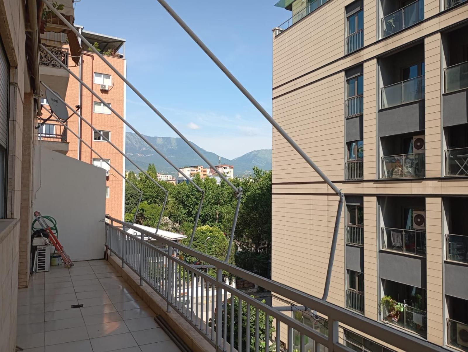 Royal 3 Hostel Тирана Экстерьер фото