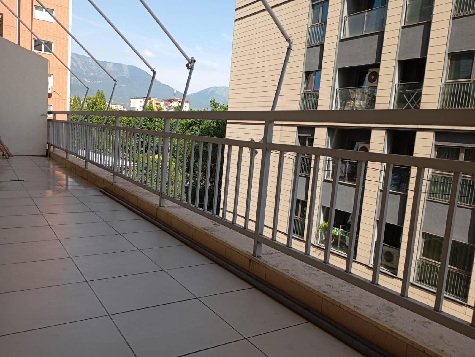 Royal 3 Hostel Тирана Экстерьер фото
