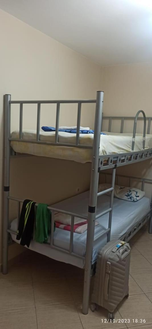 Royal 3 Hostel Тирана Экстерьер фото
