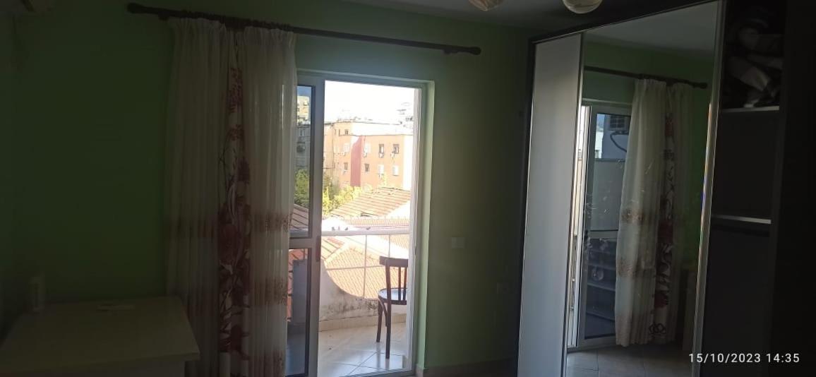 Royal 3 Hostel Тирана Экстерьер фото