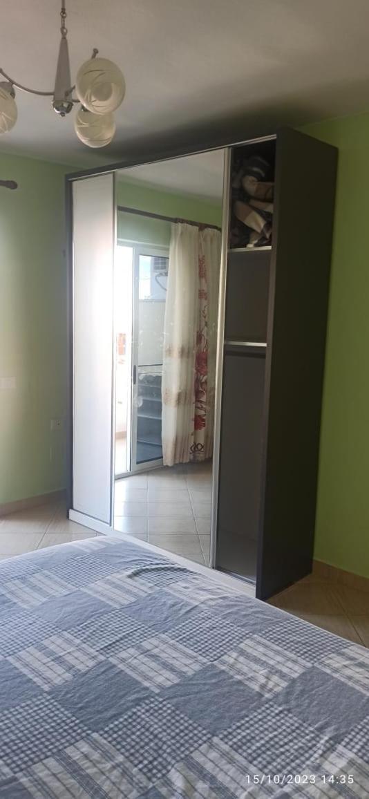 Royal 3 Hostel Тирана Экстерьер фото