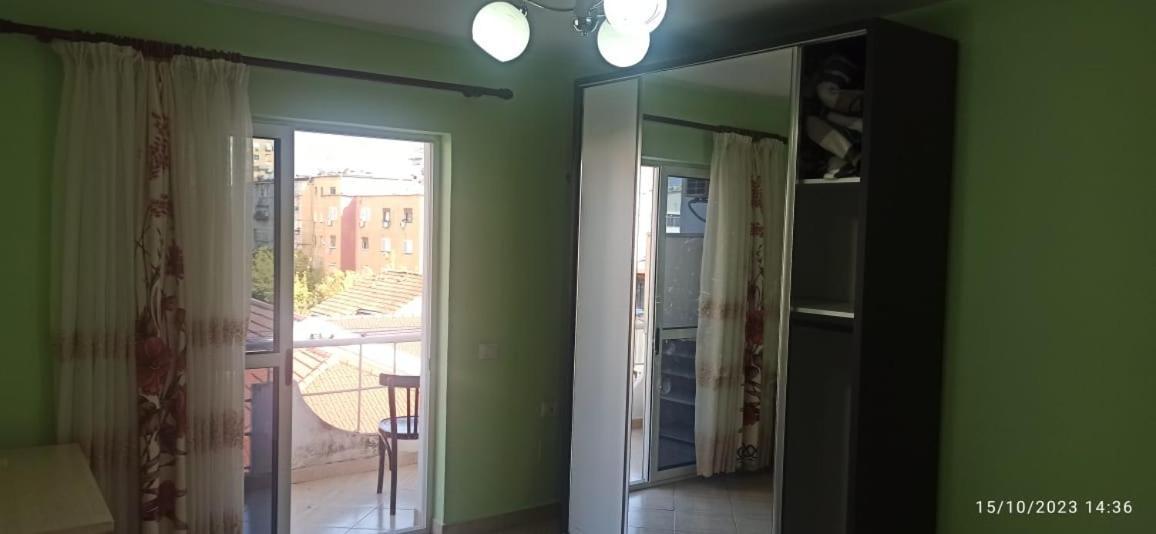 Royal 3 Hostel Тирана Экстерьер фото