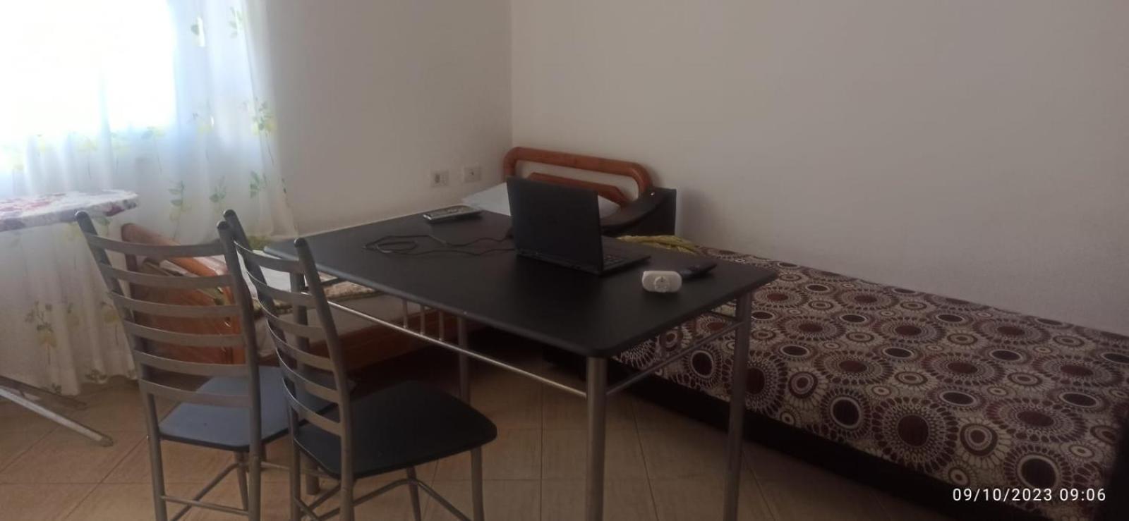 Royal 3 Hostel Тирана Экстерьер фото