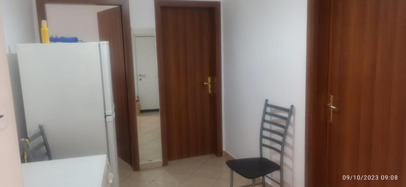 Royal 3 Hostel Тирана Экстерьер фото