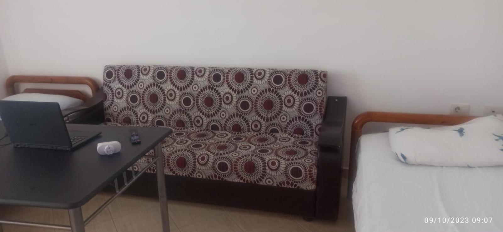 Royal 3 Hostel Тирана Экстерьер фото