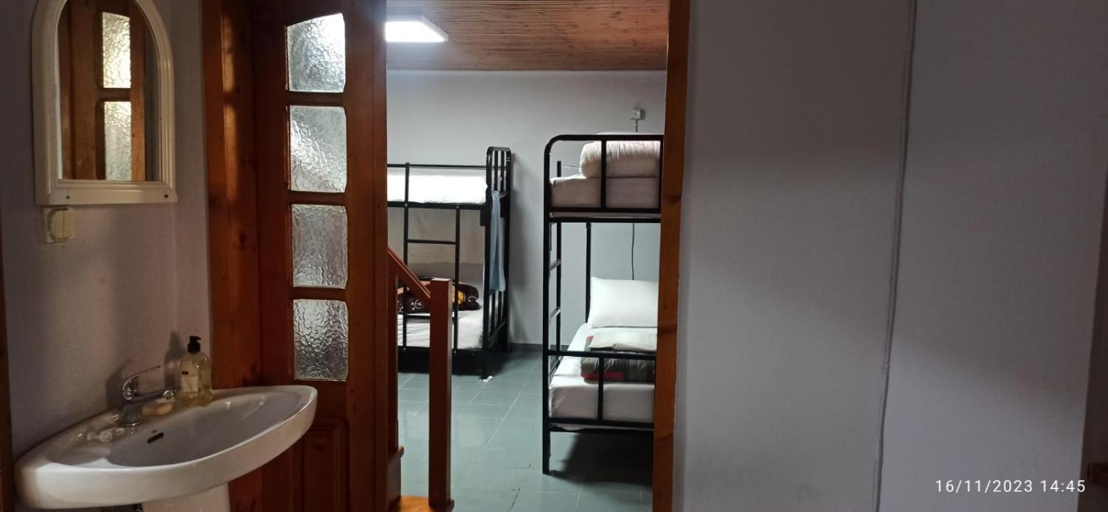 Royal 3 Hostel Тирана Экстерьер фото